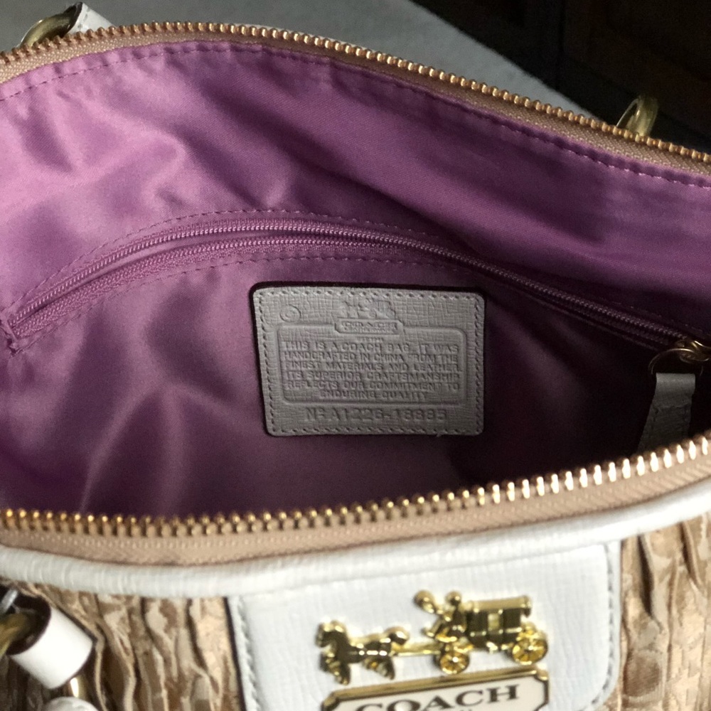 💥offers💥Authentic Coach Handbag rare - Picture 5 of 8